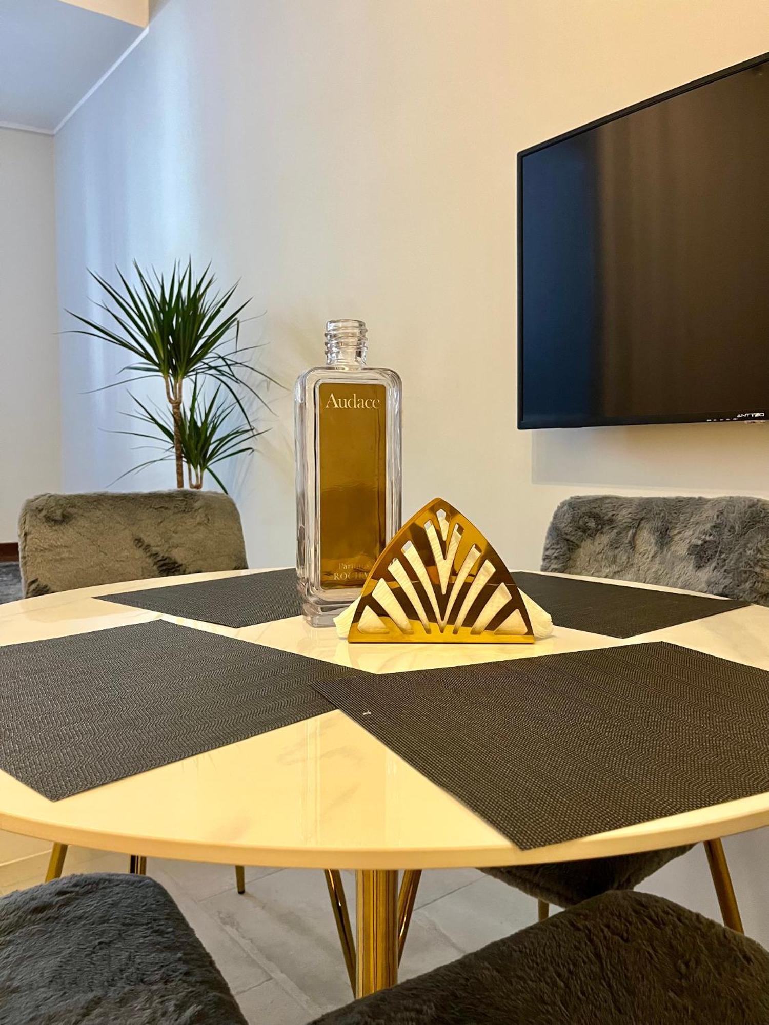 Residenza Elegante - A 5 Fermate Dal Duomo Villa Milano Eksteriør bilde